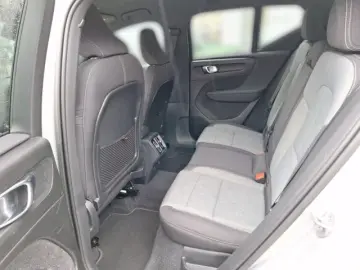 VOLVO XC40 2WD Plus Dark ACC Bliss Keyless Camera H&K