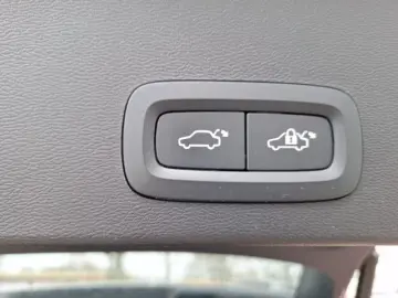 VOLVO XC40 2WD Plus Dark ACC Bliss Keyless Camera H&K