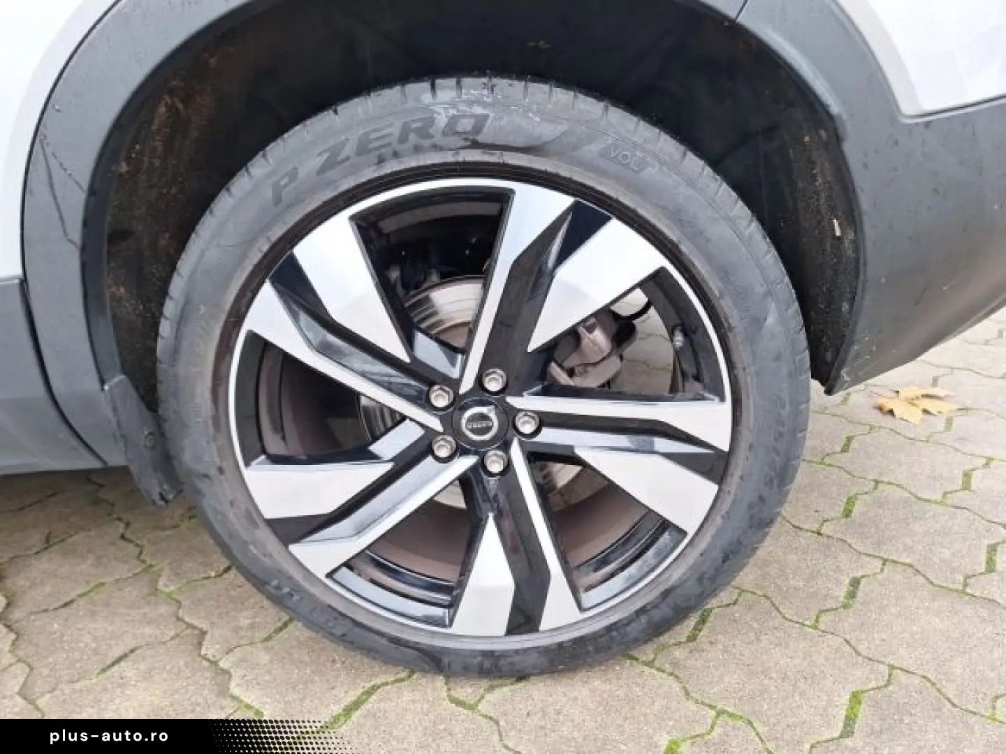 VOLVO XC40 2WD Plus Dark ACC Bliss Keyless Camera H&K