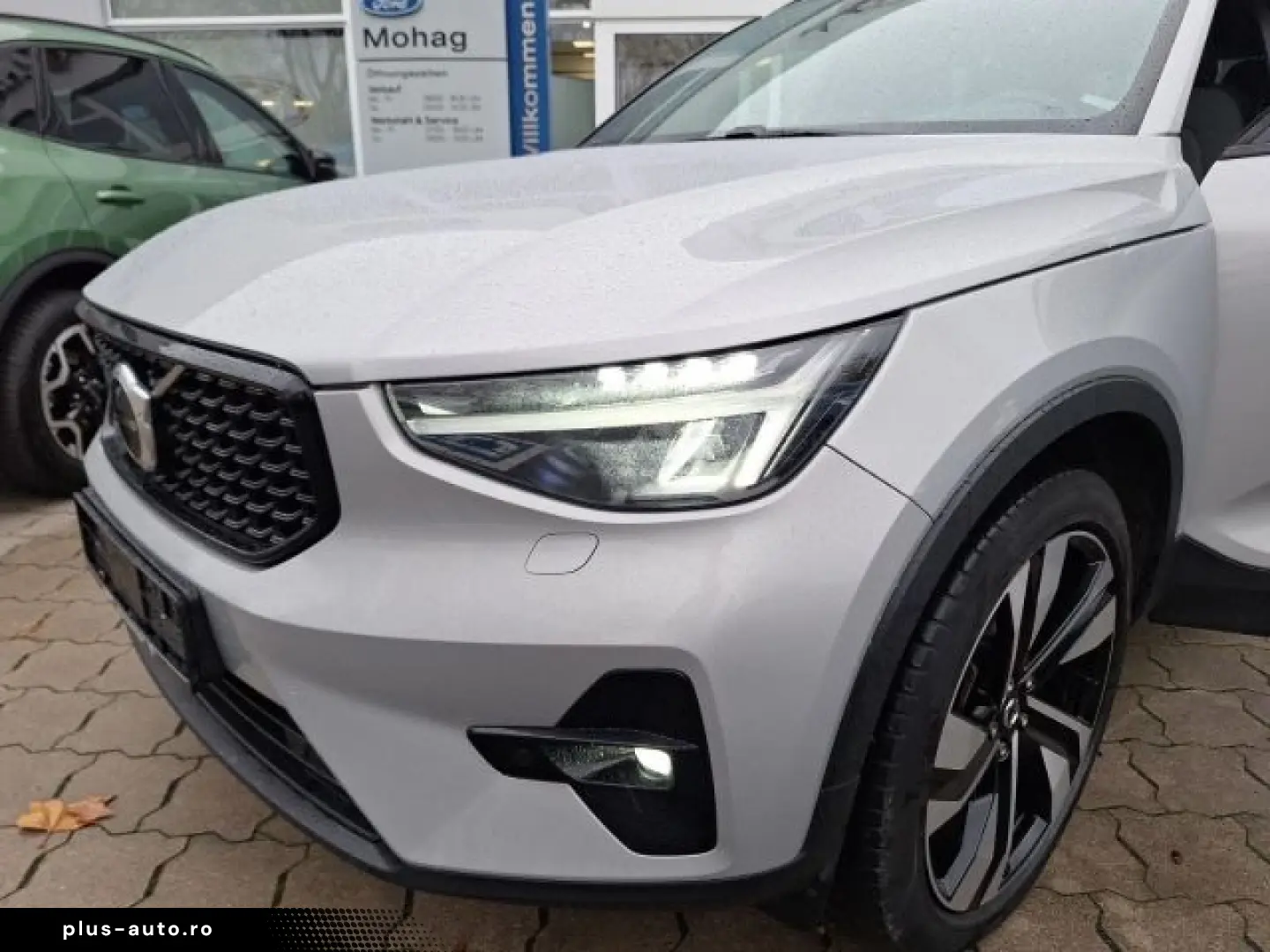 VOLVO XC40 2WD Plus Dark ACC Bliss Keyless Camera H&K