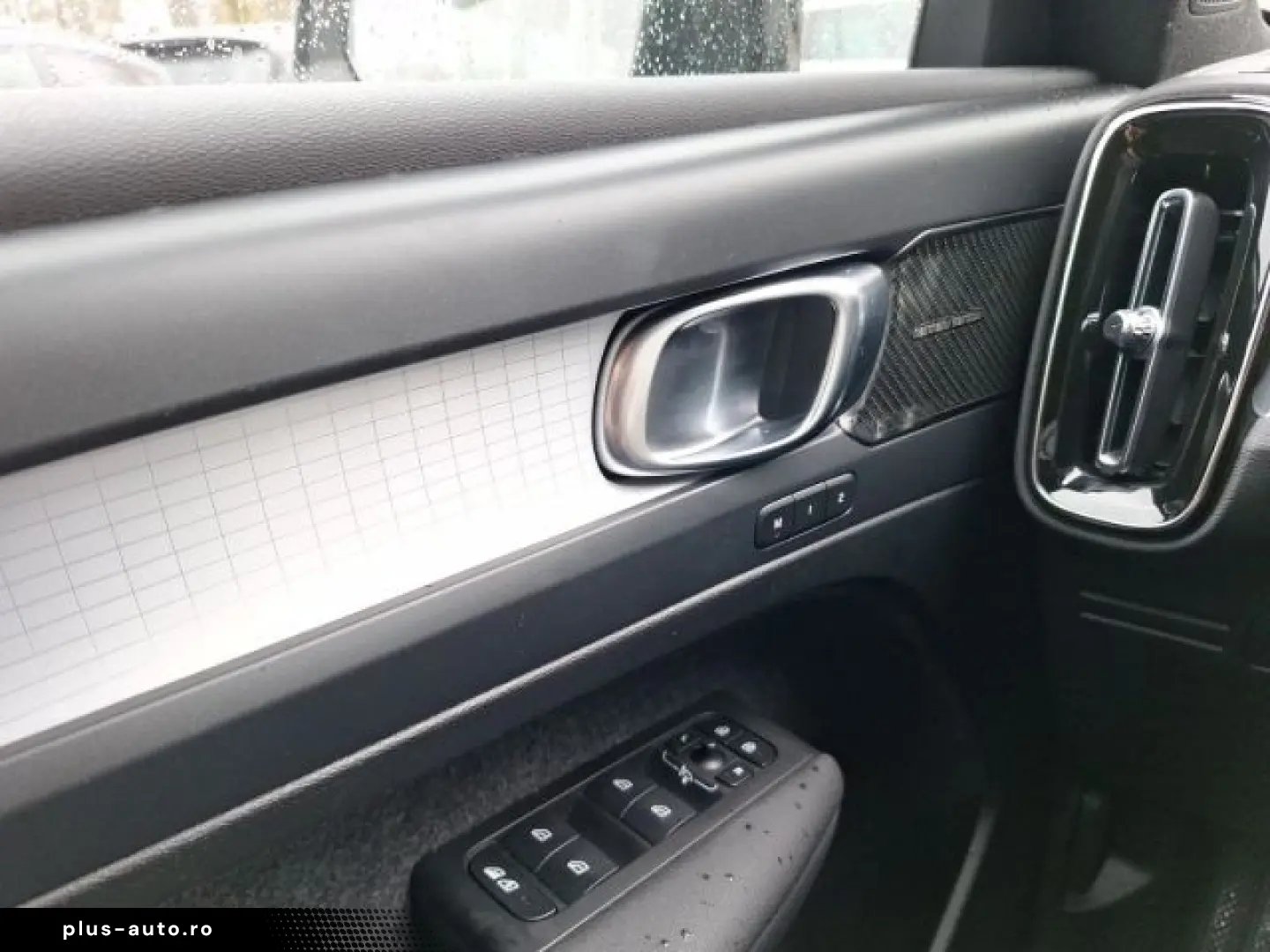 VOLVO XC40 2WD Plus Dark ACC Bliss Keyless Camera H&K