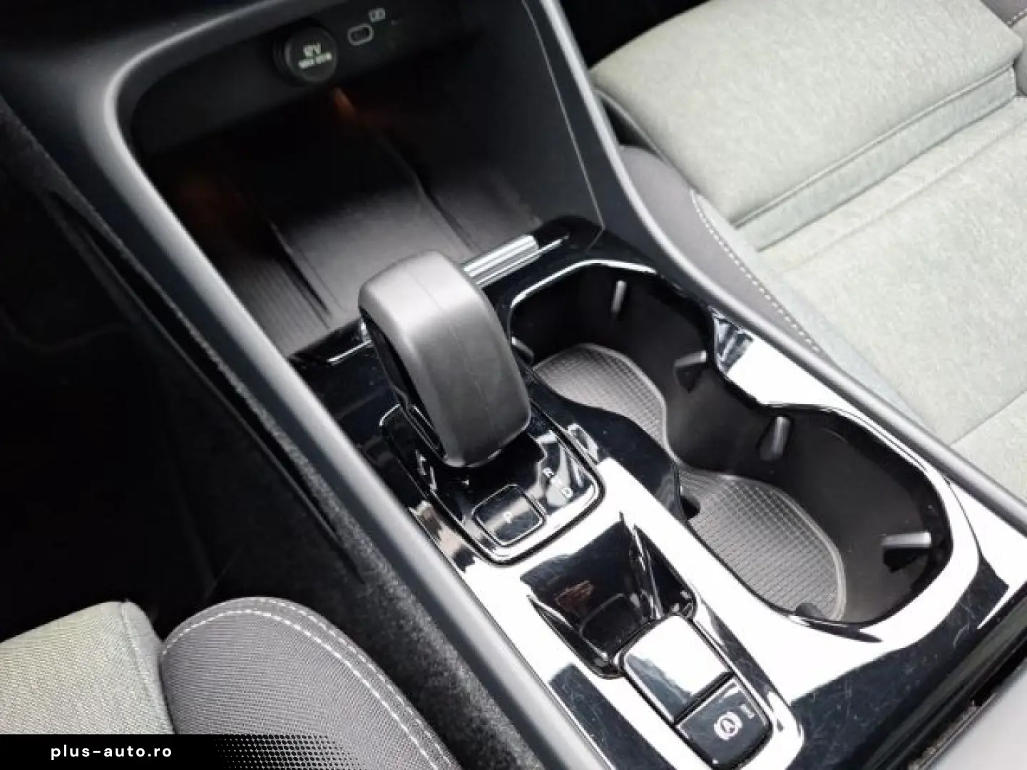 VOLVO XC40 2WD Plus Dark ACC Bliss Keyless Camera H&K