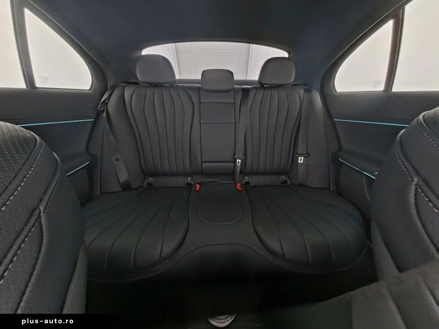 MERCEDES-BENZ E 400 e 4M  AMG Night Pano Digit LEDER Burm DC