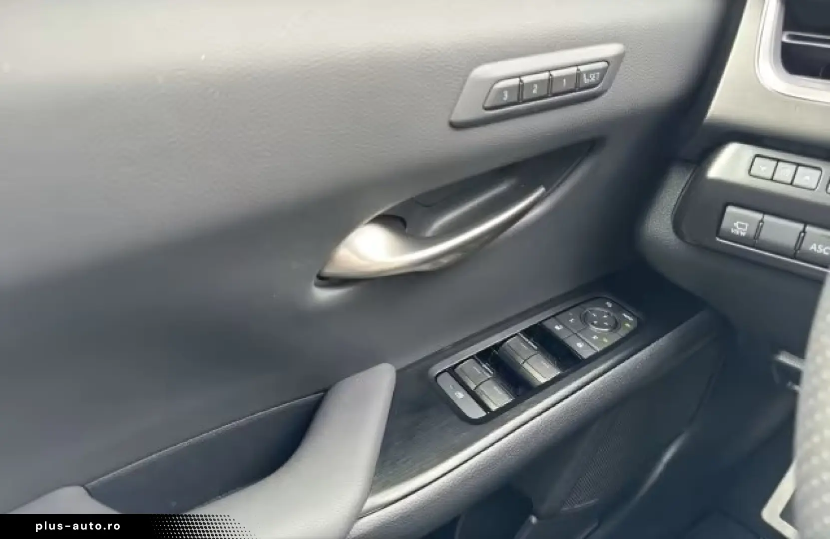 Lexus UX 300h F-Sport Navi LED ACC AWD 4x4