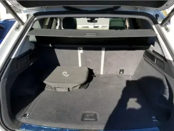 VW Touareg 3.0 V6 e-Hybr Eleg     AZN-Förderung