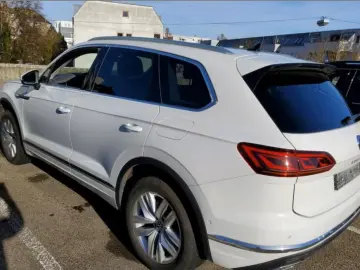VW Touareg 3.0 V6 e-Hybr Eleg     AZN-Förderung