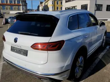 VW Touareg 3.0 V6 e-Hybr Eleg     AZN-Förderung