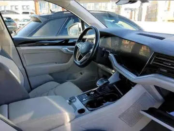 VW Touareg 3.0 V6 e-Hybr Eleg     AZN-Förderung