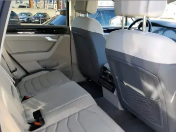 VW Touareg 3.0 V6 e-Hybr Eleg     AZN-Förderung