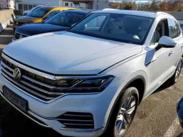 VW Touareg 3.0 V6 e-Hybr Eleg     AZN-Förderung