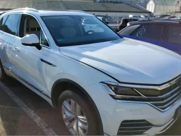 VW Touareg 3.0 V6 e-Hybr Eleg     AZN-Förderung