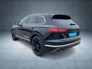 VW Touareg Elegance eHybrid 4M Tiptr AHK Pano Nacht
