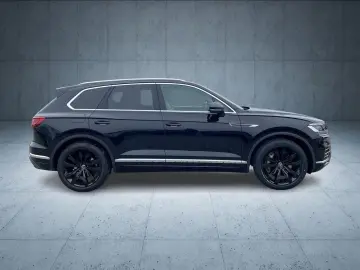 VW Touareg Elegance eHybrid 4M Tiptr AHK Pano Nacht