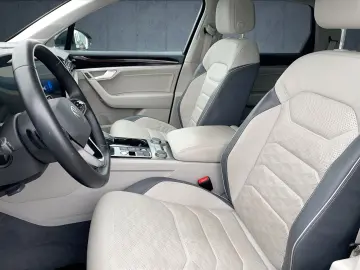VW Touareg Elegance eHybrid 4M Tiptr AHK Pano Nacht