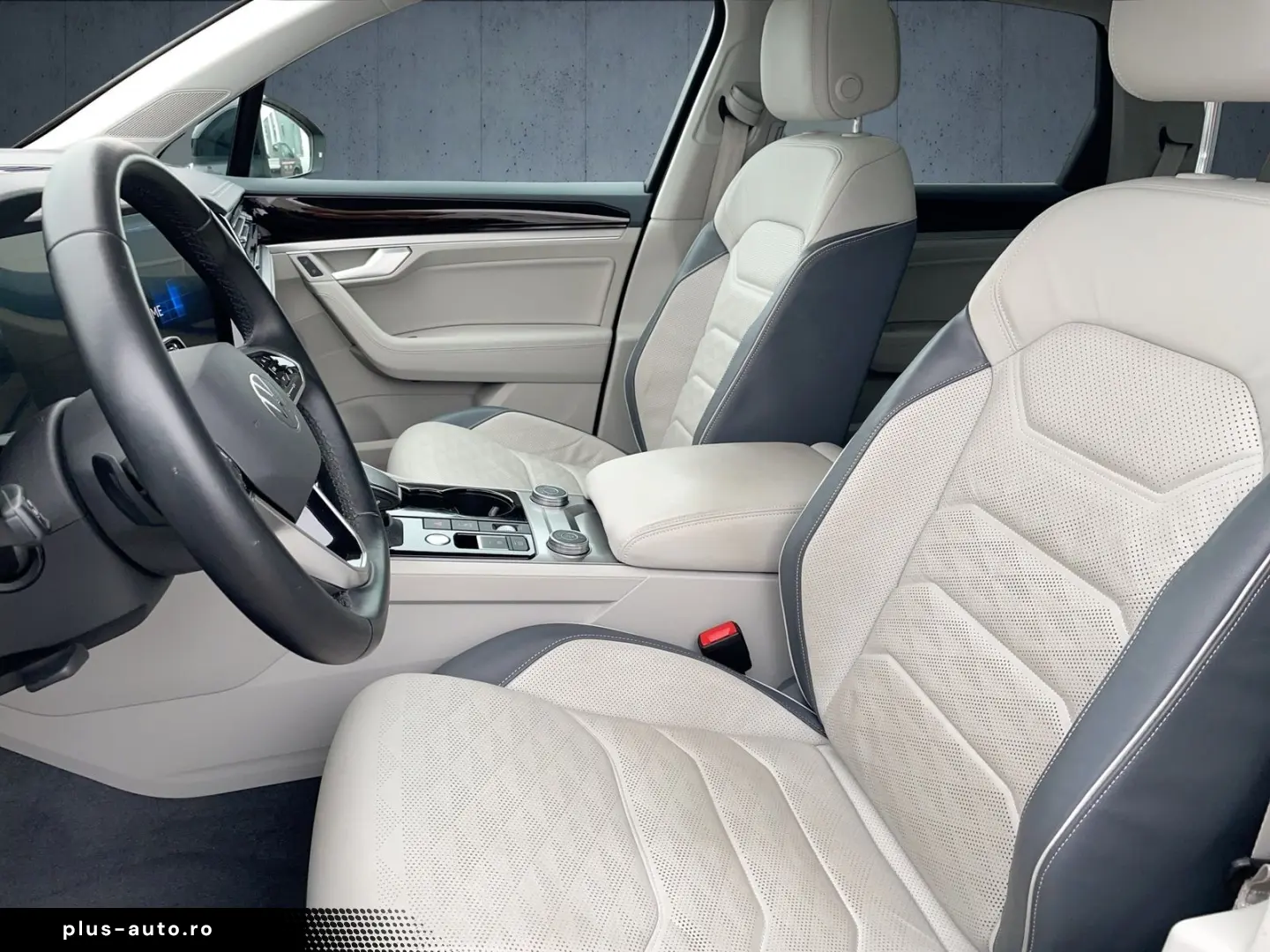 VW Touareg Elegance eHybrid 4M Tiptr AHK Pano Nacht