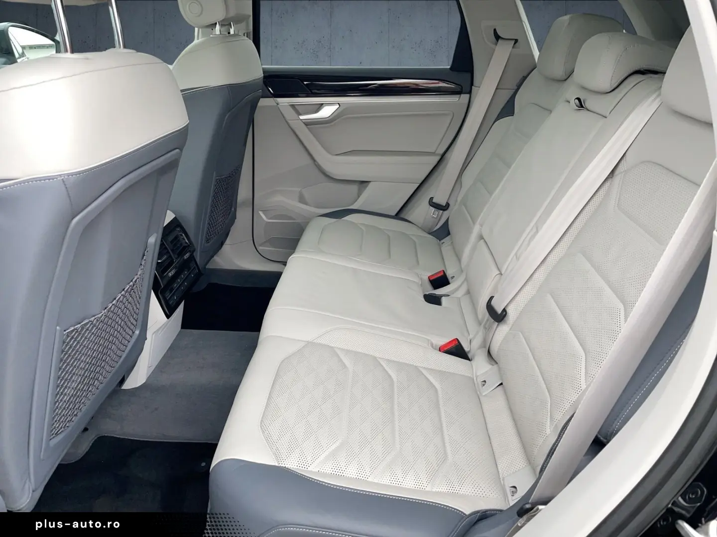 VW Touareg Elegance eHybrid 4M Tiptr AHK Pano Nacht