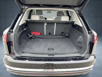 VW Touareg Elegance eHybrid 4M Tiptr AHK Pano Nacht