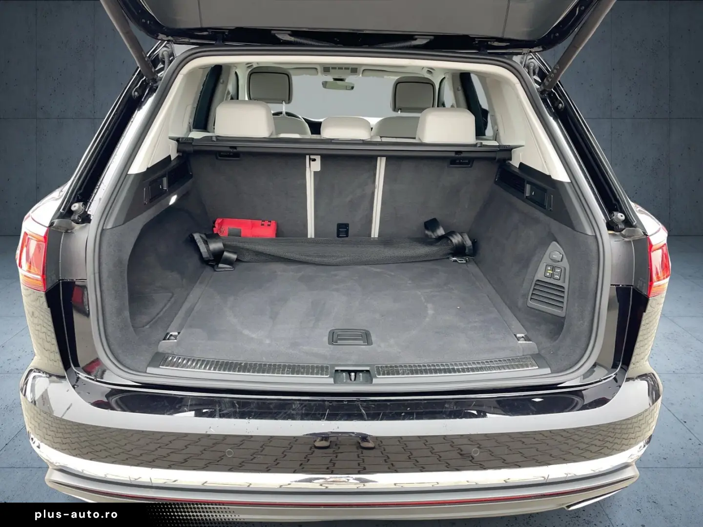 VW Touareg Elegance eHybrid 4M Tiptr AHK Pano Nacht