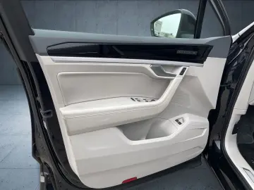 VW Touareg Elegance eHybrid 4M Tiptr AHK Pano Nacht