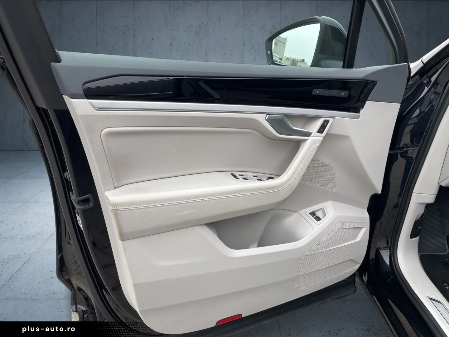 VW Touareg Elegance eHybrid 4M Tiptr AHK Pano Nacht