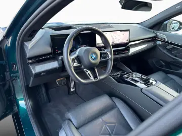 BMW 530e Limou M Sport Pro B W St Go Pano Autobahn