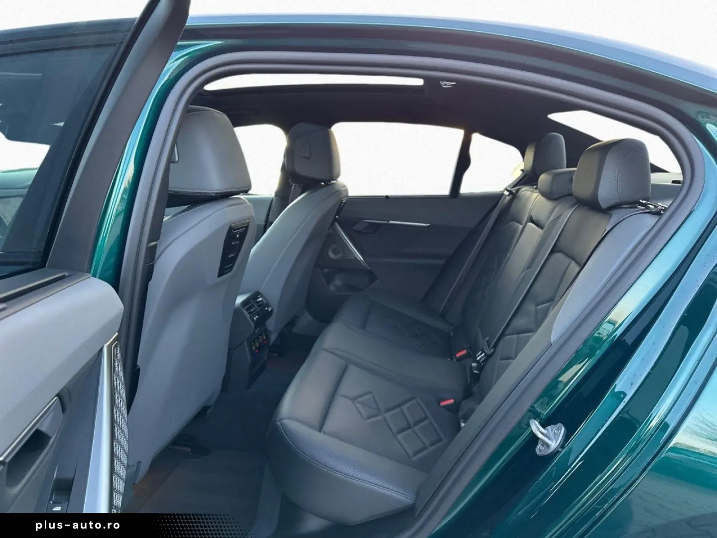 BMW 530e Limou M Sport Pro B W St Go Pano Autobahn