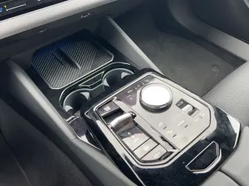 BMW 520i LIMOUSINE M SPORT LED KOMFORTZUG PARKING AS