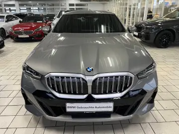 BMW 520 i M Sport StandHz AHK KomfSi belüftet H K Pr