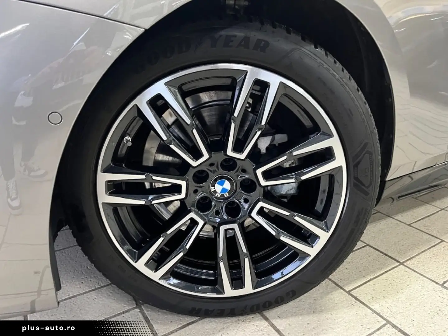 BMW 520 i M Sport StandHz AHK KomfSi belüftet H K Pr