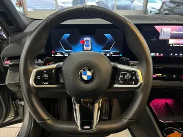 BMW 520 i M Sport StandHz AHK KomfSi belüftet H K Pr