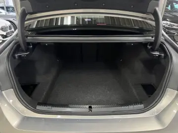 BMW 520 i M Sport StandHz AHK KomfSi belüftet H K Pr