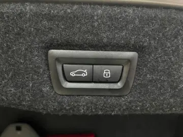 BMW 520 i M Sport StandHz AHK KomfSi belüftet H K Pr