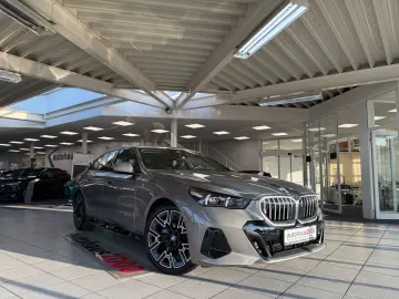 BMW 520i M Sportpaket AUT. LED HUD 360  AHK SITZBEL.