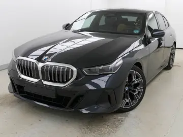 BMW 520d Limousine M Sport ACC AHK PANO STHZ LRHZ QI