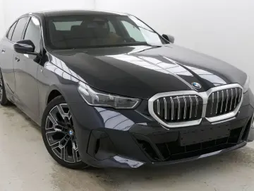 BMW 520d Limousine M Sport ACC AHK PANO STHZ LRHZ QI