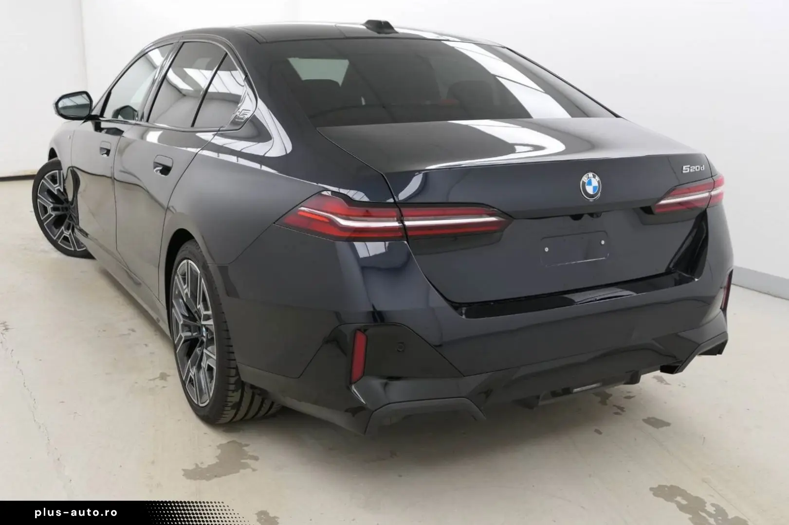 BMW 520d Limousine M Sport ACC AHK PANO STHZ LRHZ QI