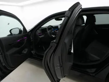 BMW 520d Limousine M Sport ACC AHK PANO STHZ LRHZ QI