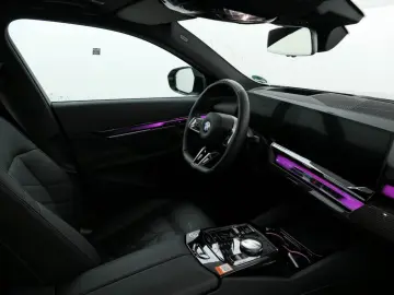 BMW 520d Limousine M Sport ACC AHK PANO STHZ LRHZ QI