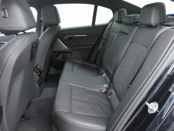 BMW 520d Limousine M Sport ACC AHK PANO STHZ LRHZ QI