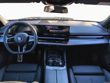 BMW 520d Lim.Aut. M SPORT AHK Adapt.LED DA  PA Komf