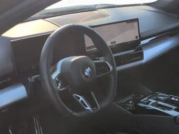 BMW 520d Lim.Aut. M SPORT AHK Adapt.LED DA  PA Komf