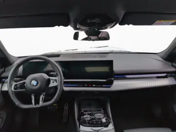 BMW 520d M Sport AHK LivePro H K 360  AdLED DA  DA