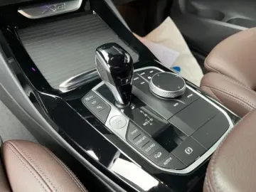 BMW X3 xDrive 20i A M Sport Navi 360 Grad LED 3-Z-Kl