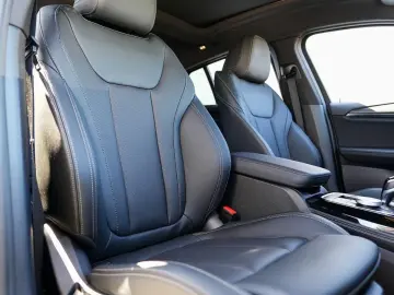 BMW X4 xDrive20i M Sport ACC AHK PanoDach LiveCoProf