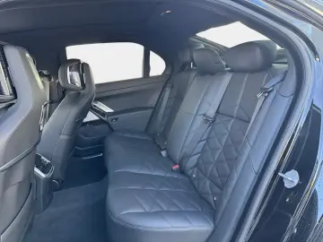 BMW 740d xDrive M Sport Inno Sky Lounge Standhg B&W