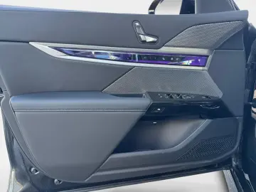 BMW 740d xDrive M Sport Inno Sky Lounge Standhg B&W