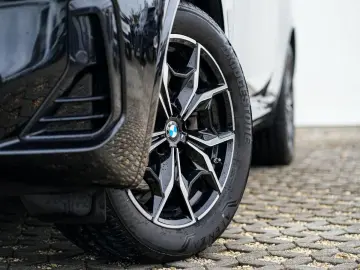 BMW X4 xDrive20i M-Sport AHK PANO ACC KoZg HuD Laser