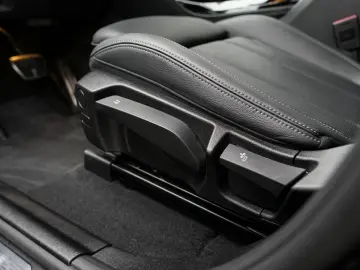 BMW X4 xDrive20i M-Sport AHK PANO ACC KoZg HuD Laser