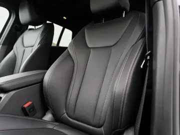 BMW X4 xDrive20i M-Sport AHK PANO ACC KoZg HuD Laser