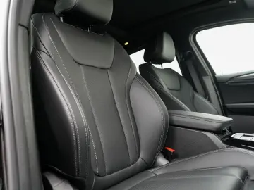 BMW X4 xDrive20i M-Sport AHK PANO ACC KoZg HuD Laser